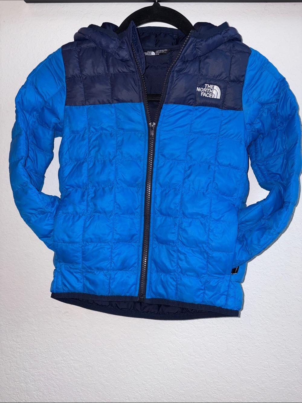 The North Face Kids Blue and Navy Hooded Puffer Jacket